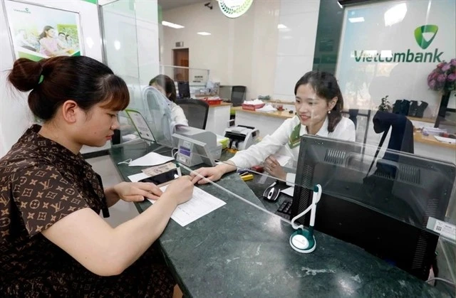 A customer at a Vietcombank office in Thanh Xuan district, Hanoi. (Photo: VNA) 