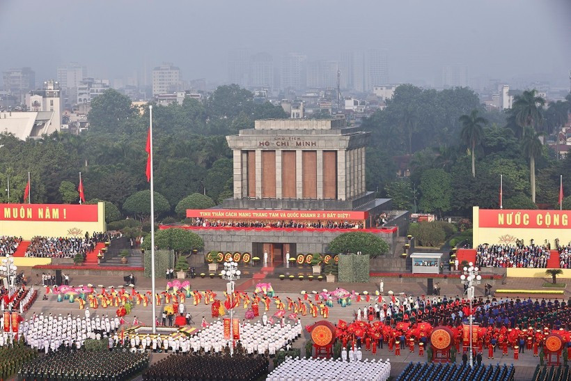 On the morning of September 2, 2025, a grand ceremony, military parade, and mass march marking the 80th anniversary of the August Revolution and National Day of the Socialist Republic of Vietnam (September 2) takes place at Ba Dinh Square. (Photo: VNA)