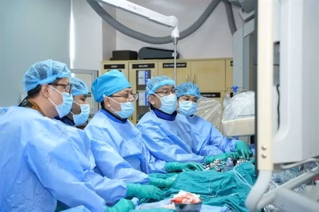 Surgeons at the HCM City University Medical Centre perform a TAVI procedure. ( Photo courtesy of the hospital) 