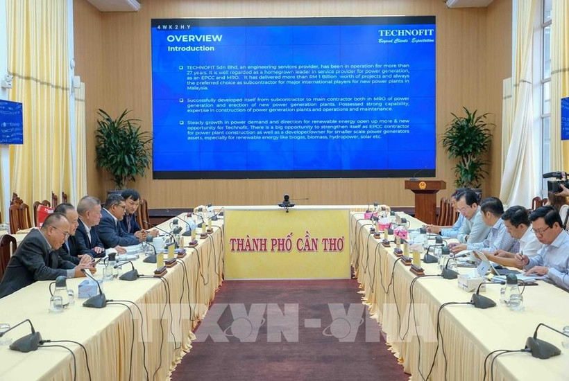 Delegates at the meeting between representatives of the People’s Committee of Can Tho and Malaysia’s Technofit Sdn. Bhd, Can Tho, December 11 (Photo: VNA)