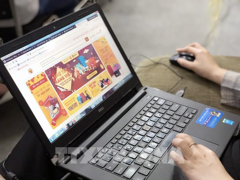 Vietnamese consumers shift toward greener e-commerce (Photo: VNA)