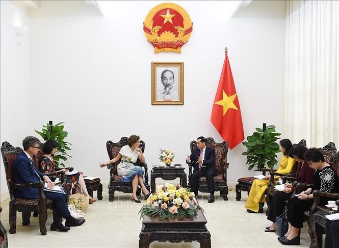 Deputy Prime Minister and Foreign Minister Bui Thanh Son (R) and UNESCO Director-General Audrey Azoulay in Hanoi (Photo: VNA)