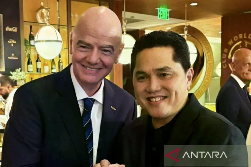 PSSI Chairman Erick Thohir (right) meets with FIFA President Gianni Infantino at the FIFA Executive Football Summit 2025 in Miami, the United States. (Photo: ANTARA) 