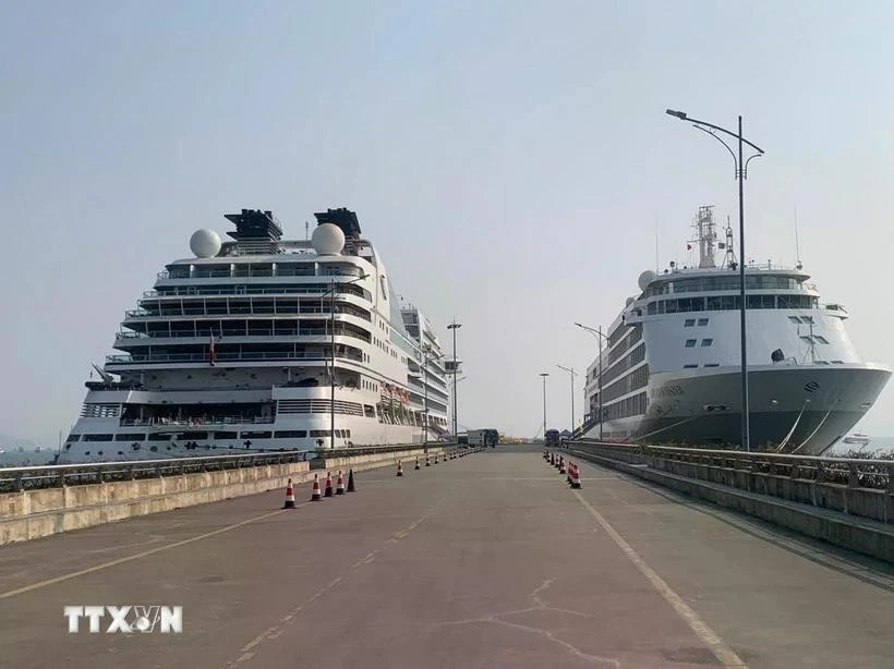 Seabourn Encore and Silver Whisper cruise ships dock at Ha Long International Cruise Port. (Photo: VNA)