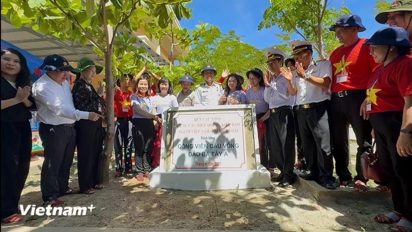 The Rainbow Park is an initiative launched by the Rainbow Fund, with overseas Vietnamese contributing to the construction of facilities for children in Truong Sa. (Photo: VietnamPlus)