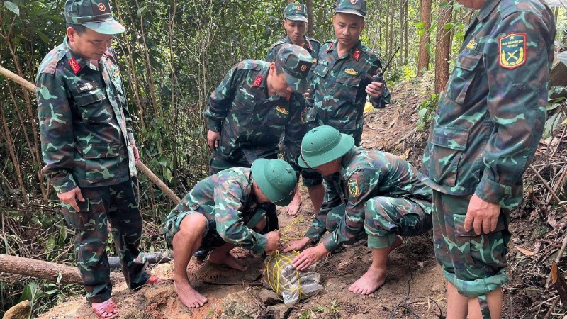 220kg wartime bomb safely defused in Da Nang (Photo: VNA)