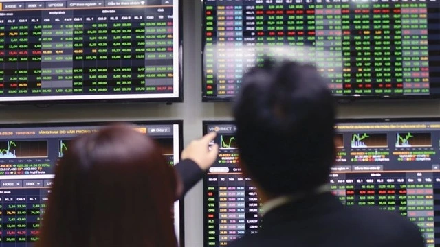 Exchange-traded fund (ETF) capital continued to flow out of the Vietnamese stock market in the first half of May. (Photo: baodautu.vn)