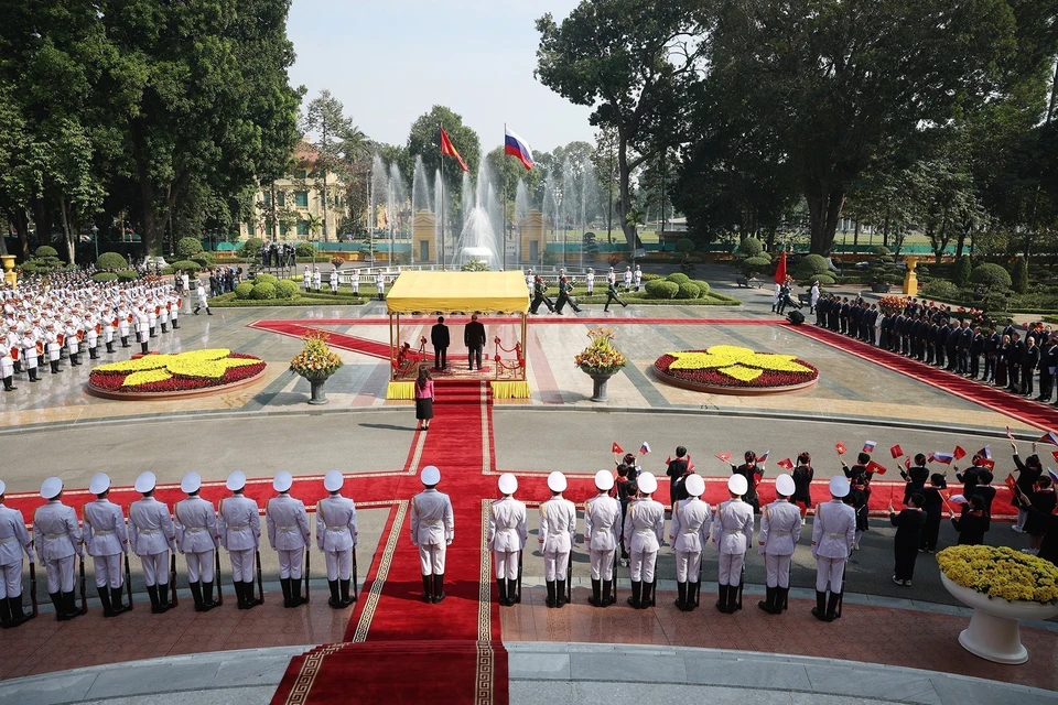 A view of the welcome ceremony for Russian Prime Minister Mikhail Vladimirovich Mishustin. (Photo: VNA)