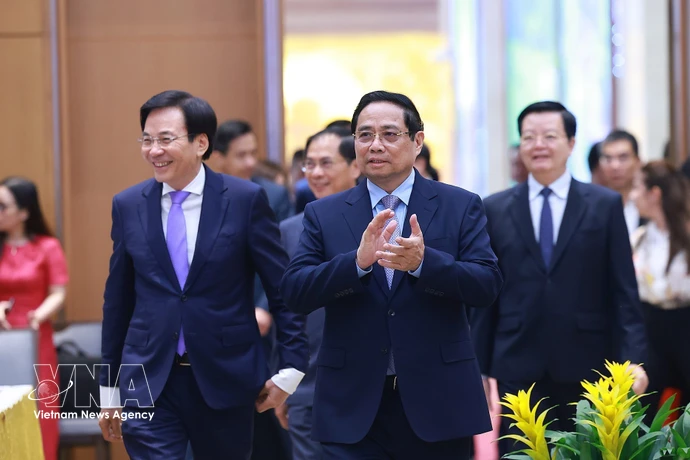 Prime Minister Pham Minh Chinh visits the Government Office (Photo: VNA)