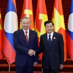Weekly Highlights: Vietnamese, Lao leaders stress strategic cooperation in high-level Party meeting