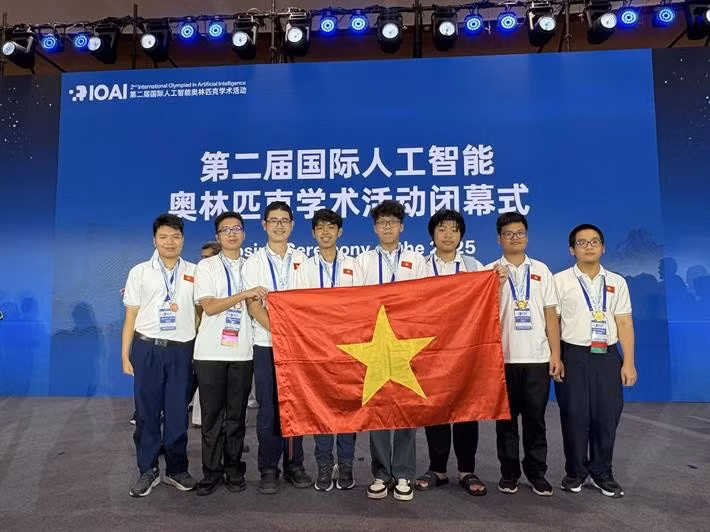 The Vietnamese national team at the 2025 International Olympiad on Artificial Intelligence. (Photo: moet.gov.vn)