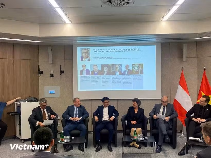 Delegates at the Vietnam–Austria High-Tech and Innovation Forum, Vienna, May 16. (Photo: VNA)