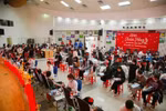 People donate blood at the 2024 Xuan Hong (Red Spring) Festival. (Photo: VNA)