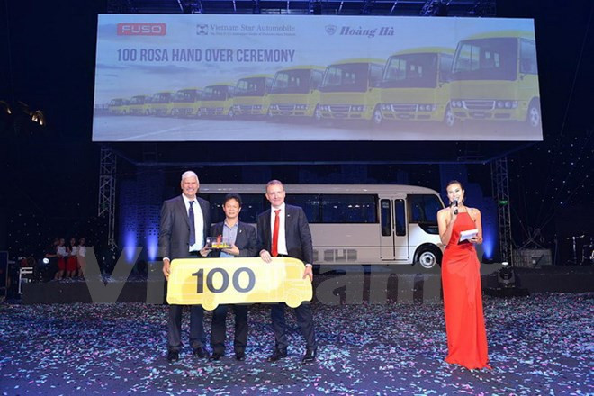 Mercedes-Benz’s ROSA buses well received in Vietnam ảnh 1