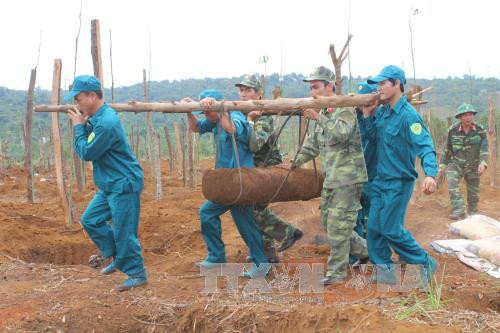 Two massive bombs defused in Dak Nong province ảnh 1 Two massive bombs defused in Dak Nong province ảnh 1