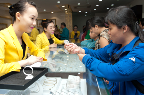 PNJ eclipes rival SJC in profit margins ảnh 1