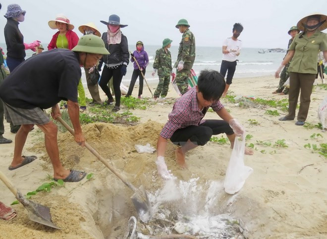 VBS’s Central Committee presents gifts to central fishermen ảnh 1