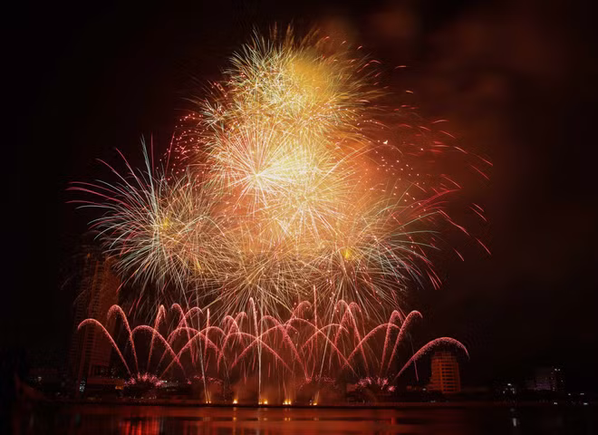 Brazil, Belgium debut at Da Nang int’l fireworks festival ảnh 1