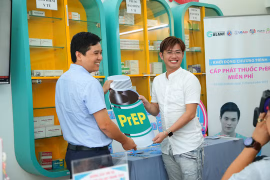 HCM City provides free HIV exposure prevention medicine to community ảnh 1