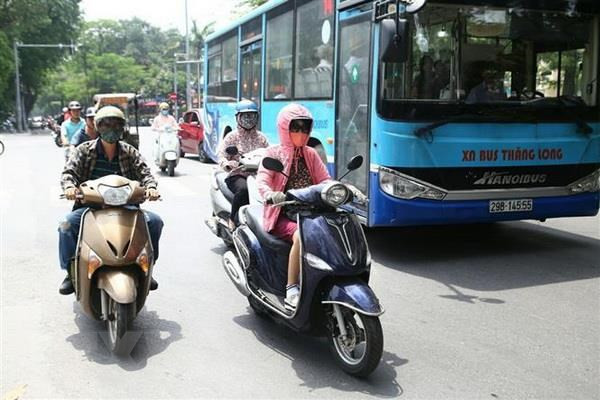 Northern, central regions brace for hot spell ảnh 1