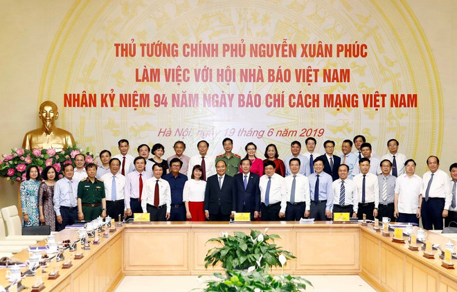PM asks press to intensify fight against fake news ảnh 1 PM asks press to intensify fight against fake news ảnh 1
