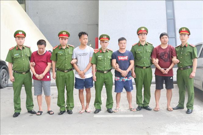Vietnam hands over four wanted suspects to China ảnh 1