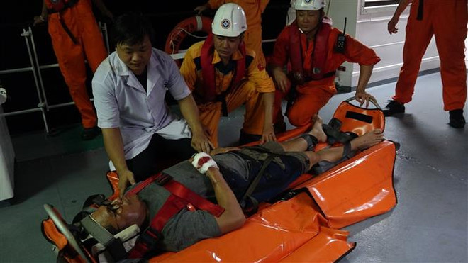 Injured Philippine sailor taken to Da Nang for treatment ảnh 1