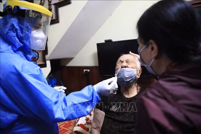 Additional 13,694 COVID-19 cases reported on January 30 ảnh 1