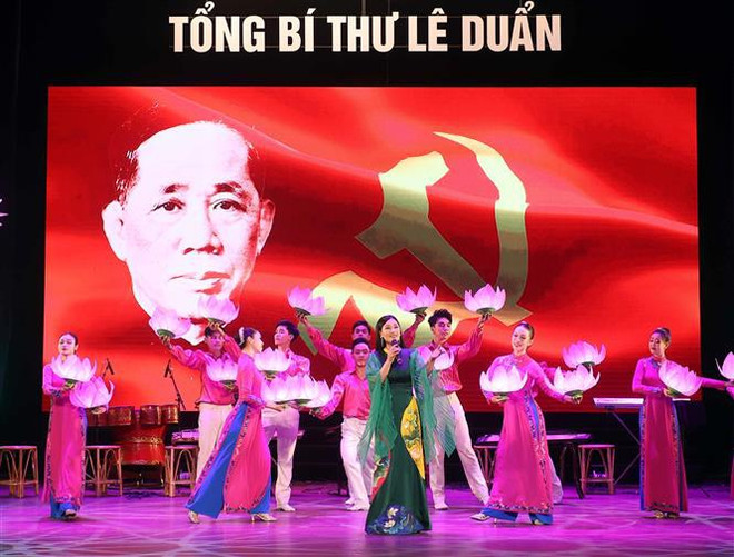 President attends art programme commemorating late Party leader Le Duan ảnh 1