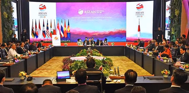 AMM-56: FM attends meetings between ASEAN and partners ảnh 1