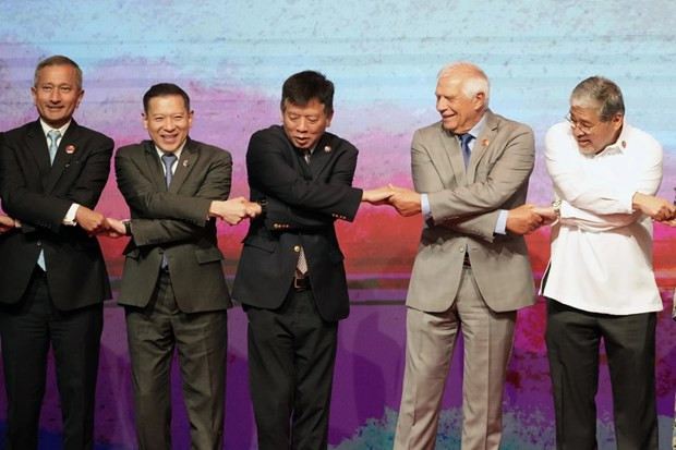 ASEAN, EU boost cooperation to address global challenges ảnh 1