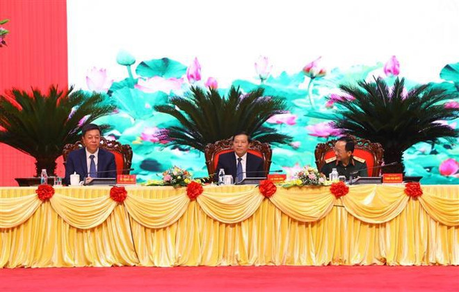 Party chief’s book on military policy, defence strategy released ảnh 2