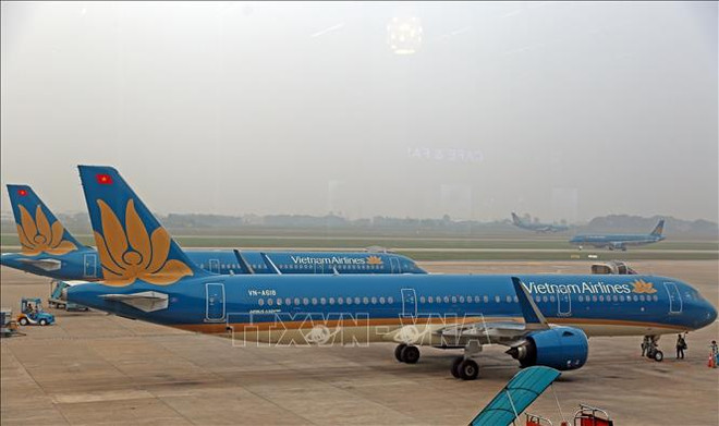Airlines reschedule flights as storm Talim nears ảnh 1