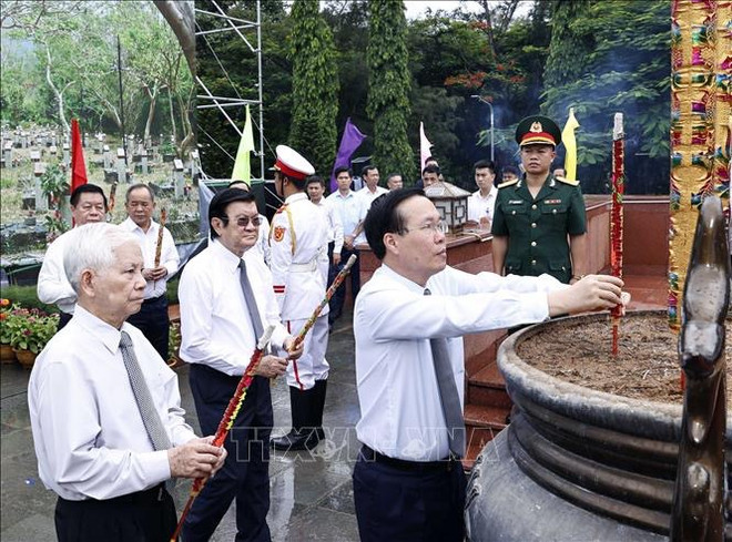 President attends activities commemorating martyrs in Con Dao ảnh 1 President attends activities commemorating martyrs in Con Dao ảnh 1