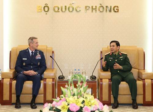 General staff chief Phan Van Giang greets US Pacific Commander ảnh 1 General staff chief Phan Van Giang greets US Pacific Commander ảnh 1