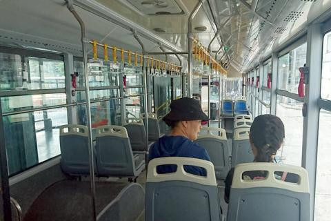 COVID-19 hurts transport companies amid fears of public gatherings ảnh 1 COVID-19 hurts transport companies amid fears of public gatherings ảnh 1