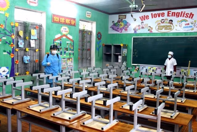 Schools stay closed in Hanoi, HCM City due to COVID-19 threat ảnh 1