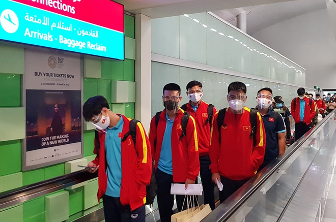 Vietnam arrives in UAE to get ready for match against China ảnh 1