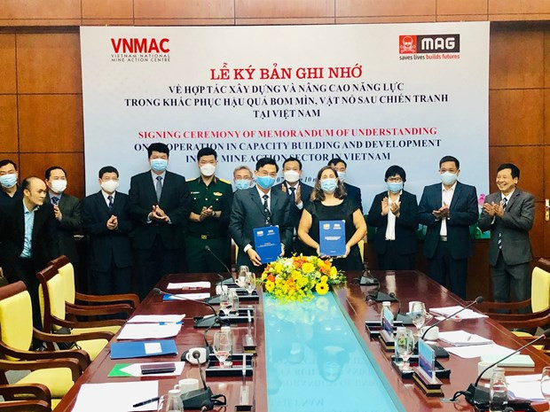 Vietnamese, UK organisations cooperate in addressing post-war bombs, mines ảnh 2 Vietnamese, UK organisations cooperate in addressing post-war bombs, mines ảnh 2
