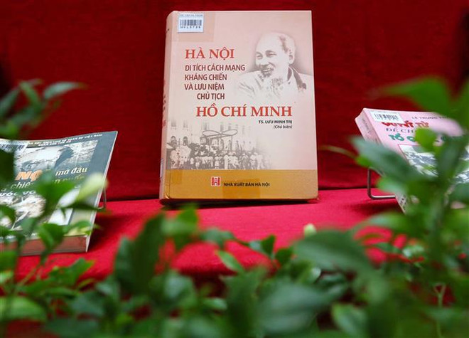 Exhibition opens to celebrate Hanoi's 67th liberation anniversary ảnh 1 Exhibition opens to celebrate Hanoi's 67th liberation anniversary ảnh 1