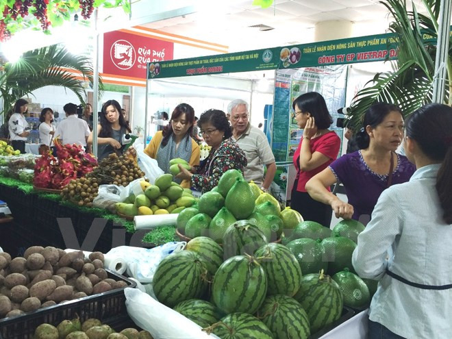 Food fair brings clean food to customers ảnh 1