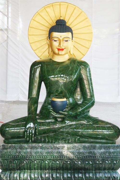 Massive jade Buddha displayed in Quang Binh ảnh 1