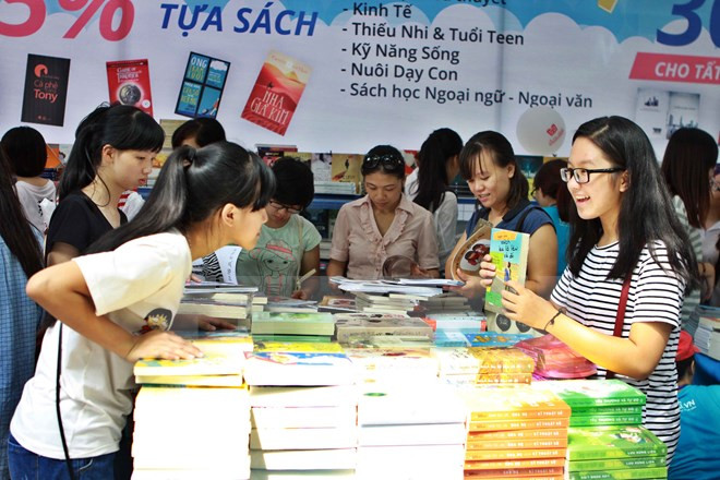 Book festival crowded with over a million visitors ảnh 1