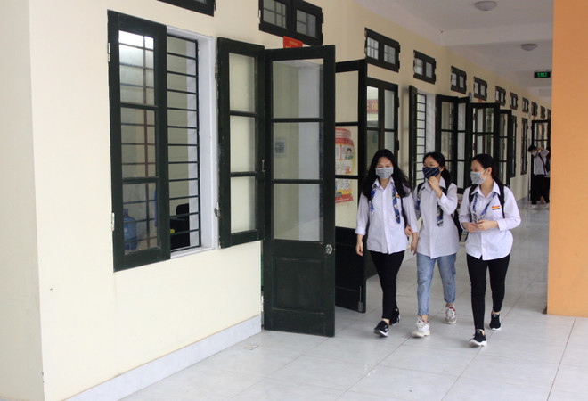 Students in low-risk localities returning to schools after closure ảnh 1 Students in low-risk localities returning to schools after closure ảnh 1