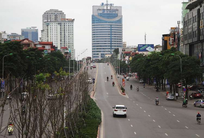 Hanoi to cease social distancing from 0:00 April 23, except Me Linh, Thuong Tin ảnh 1