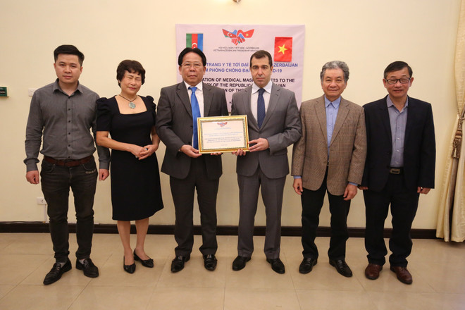 Vietnam presents 10,000 medical face masks to Azerbaijan people ảnh 1 Vietnam presents 10,000 medical face masks to Azerbaijan people ảnh 1