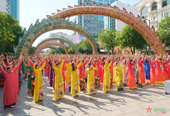 Over 3 million join HCM City ao dai festival ảnh 1