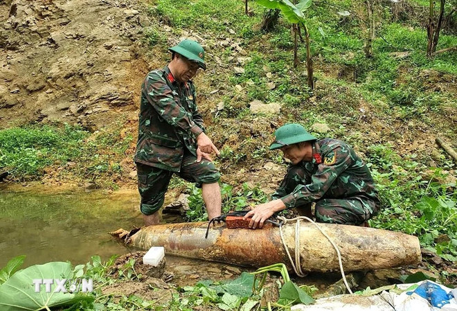 War-time bomb safely defused in Nghe An province ảnh 1