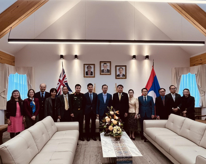 Vietnamese Ambassador to Australia extends New Year greetings to Lao counterpart ảnh 1