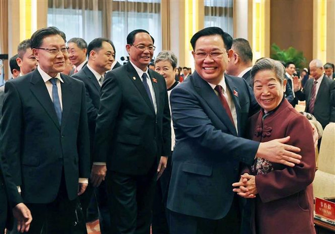 NA Chairman joins in Vietnam - China people’s friendship meeting ảnh 1 NA Chairman joins in Vietnam - China people’s friendship meeting ảnh 1